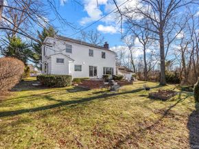 11 Searingtown Road, Searingtown NY 11507