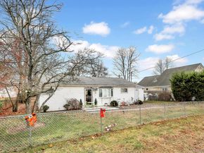 34 Tamarack Street, Central Islip NY 11722