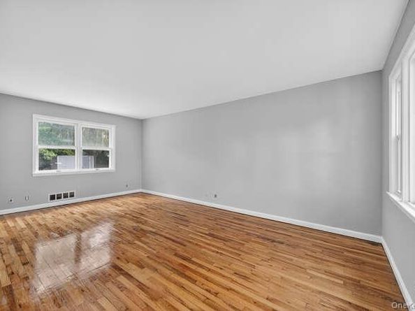 452 Latham Road, Mineola NY 11501