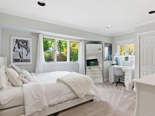 17 Plane Tree Lane, Dix Hills NY 11746