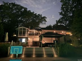 17 Plane Tree Lane, Dix Hills NY 11746