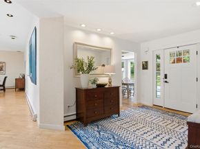 17 Plane Tree Lane, Dix Hills NY 11746