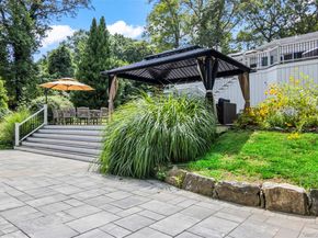 17 Plane Tree Lane, Dix Hills NY 11746