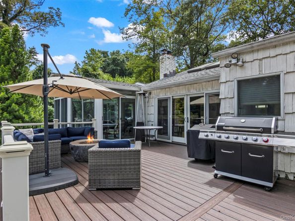 17 Plane Tree Lane, Dix Hills NY 11746