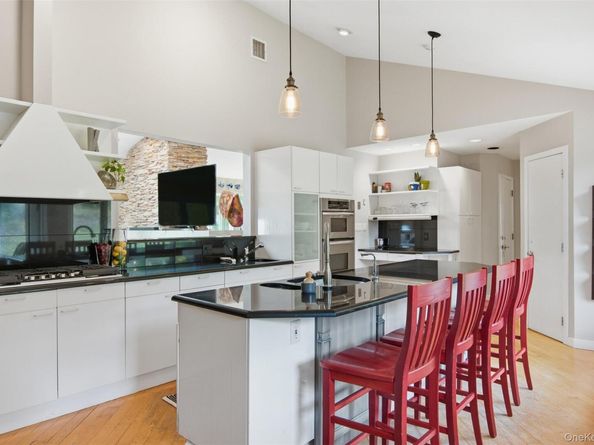 17 Plane Tree Lane, Dix Hills NY 11746
