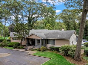 17 Plane Tree Lane, Dix Hills NY 11746