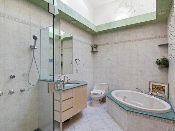 17 Plane Tree Lane, Dix Hills NY 11746