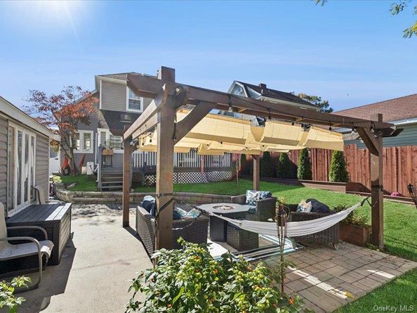 59 E 21st Street, Huntington Station NY 11746