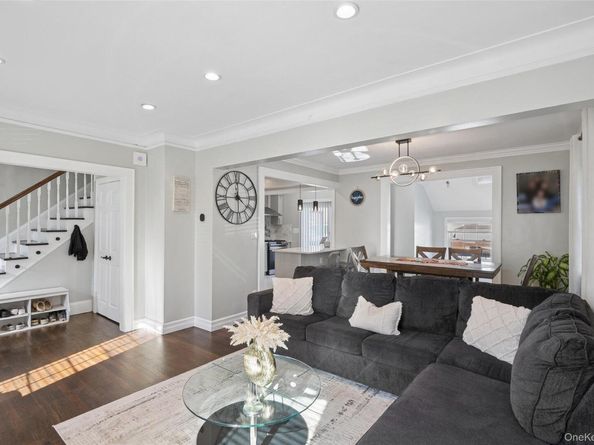 59 E 21st Street, Huntington Station NY 11746