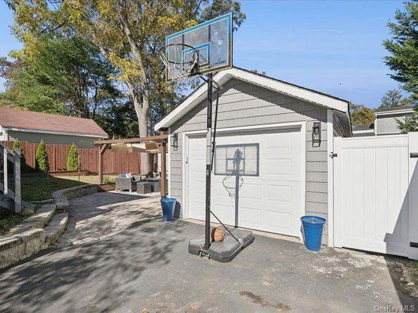 59 E 21st Street, Huntington Station NY 11746