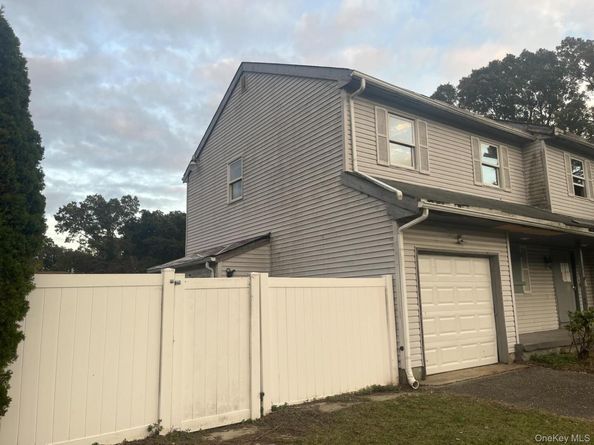 25 Avenue B, Holbrook NY 11741