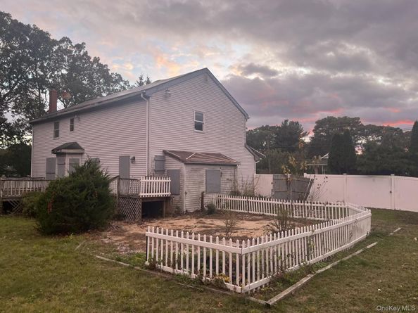 25 Avenue B, Holbrook NY 11741