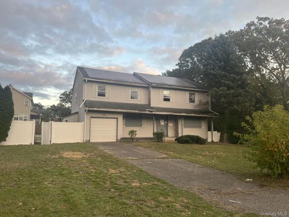 25 Avenue B, Holbrook NY 11741