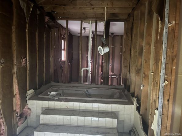 25 Avenue B, Holbrook NY 11741