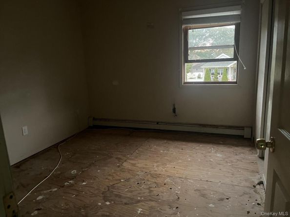 25 Avenue B, Holbrook NY 11741