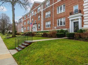 22 Hamilton Place I1, Garden City NY 11530