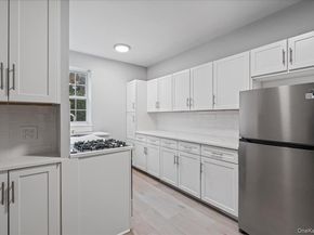 22 Hamilton Place I1, Garden City NY 11530