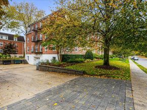 22 Hamilton Place I1, Garden City NY 11530