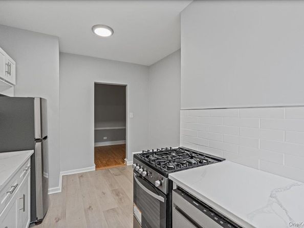 22 Hamilton Place I1, Garden City NY 11530