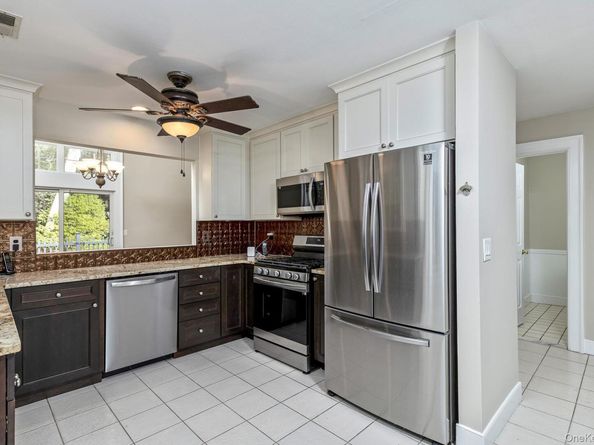 17 Pidgeon Court, Manorville NY 11949