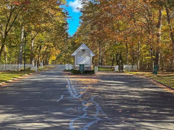 17 Pidgeon Court, Manorville NY 11949