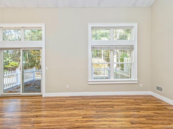 17 Pidgeon Court, Manorville NY 11949