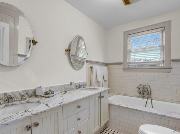 51-27 Browvale Lane, Little Neck NY 11362