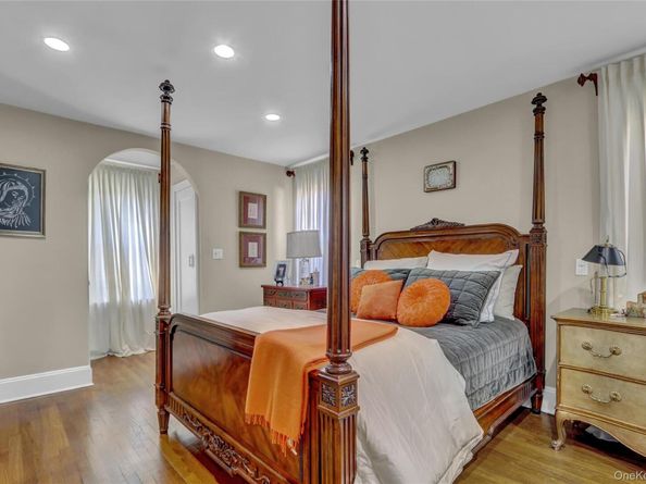 51-27 Browvale Lane, Little Neck NY 11362