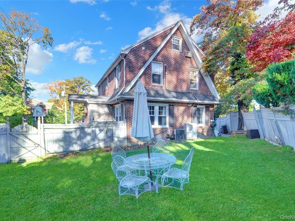 51-27 Browvale Lane, Little Neck NY 11362