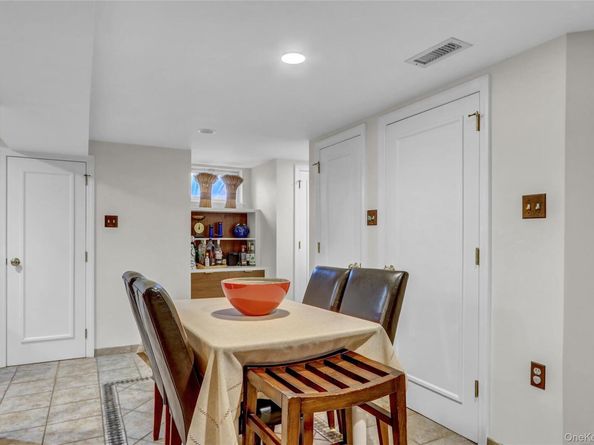 51-27 Browvale Lane, Little Neck NY 11362