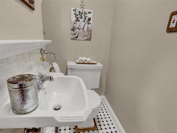 51-27 Browvale Lane, Little Neck NY 11362