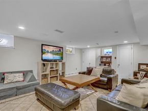 51-27 Browvale Lane, Little Neck NY 11362