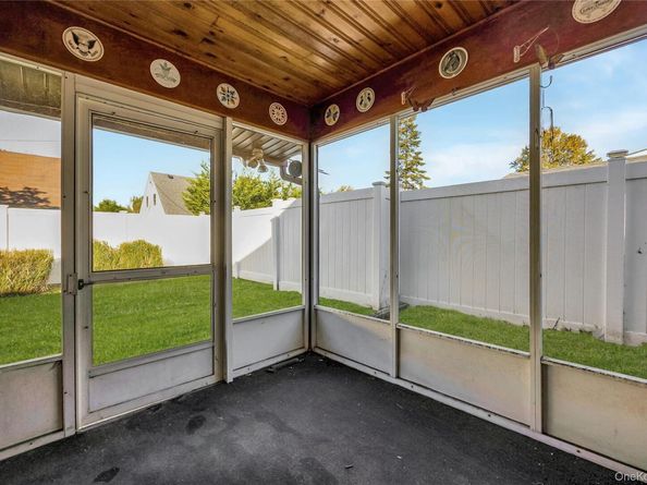 44 Sparrow Lane, Levittown NY 11756