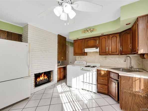 44 Sparrow Lane, Levittown NY 11756