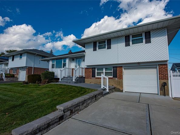 49 Spector Lane, Plainview NY 11803
