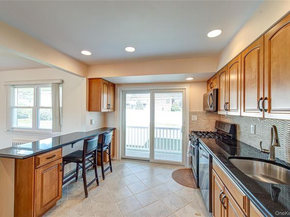 49 Spector Lane, Plainview NY 11803