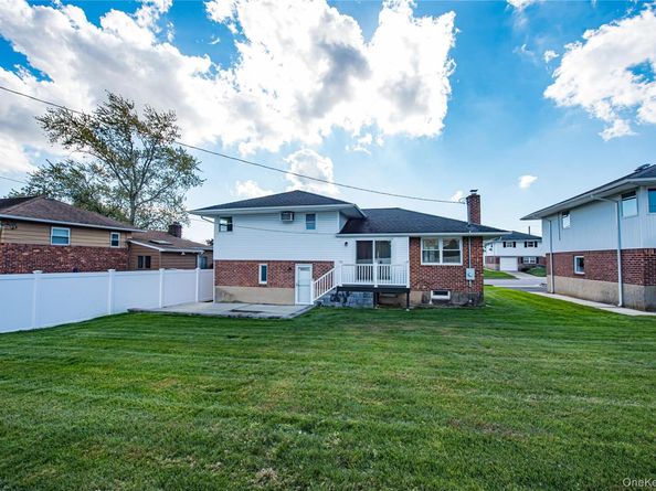 49 Spector Lane, Plainview NY 11803
