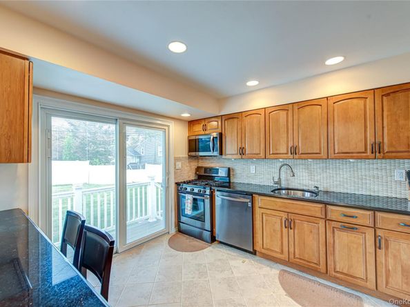 49 Spector Lane, Plainview NY 11803