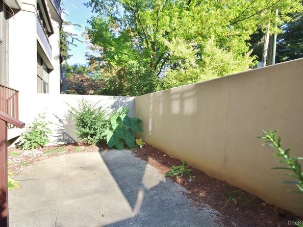 15 Stewart Place 1R, White Plains NY 10603