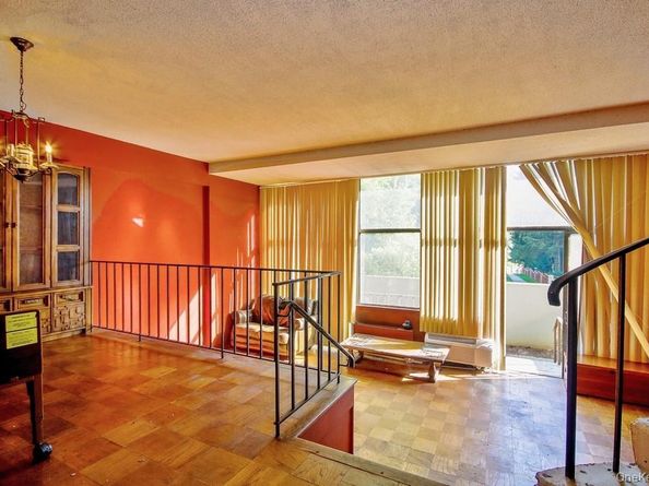 15 Stewart Place 1R, White Plains NY 10603
