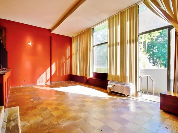 15 Stewart Place 1R, White Plains NY 10603