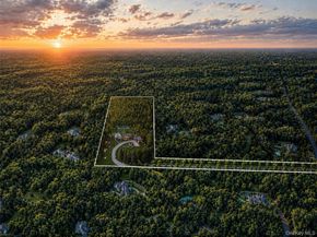 154 Oakview Highway B, East Hampton NY 11937