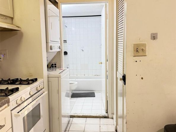 43-04 158 Street 3E, Flushing NY 11358