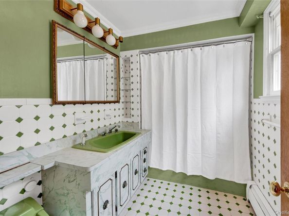 242 E 237th Street, Bronx NY 10470
