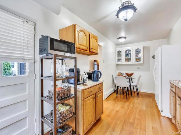 60 Underhill Avenue, Hicksville NY 11801