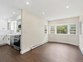 34 Meadow Wood Lane, Farmingdale NY 11735