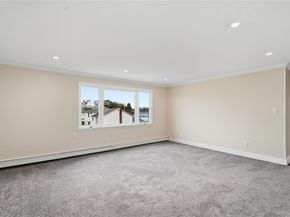 34 Meadow Wood Lane, Farmingdale NY 11735