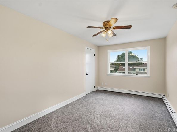 34 Meadow Wood Lane, Farmingdale NY 11735