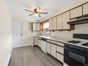 34 Meadow Wood Lane, Farmingdale NY 11735
