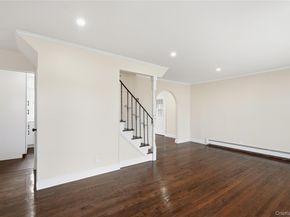 34 Meadow Wood Lane, Farmingdale NY 11735